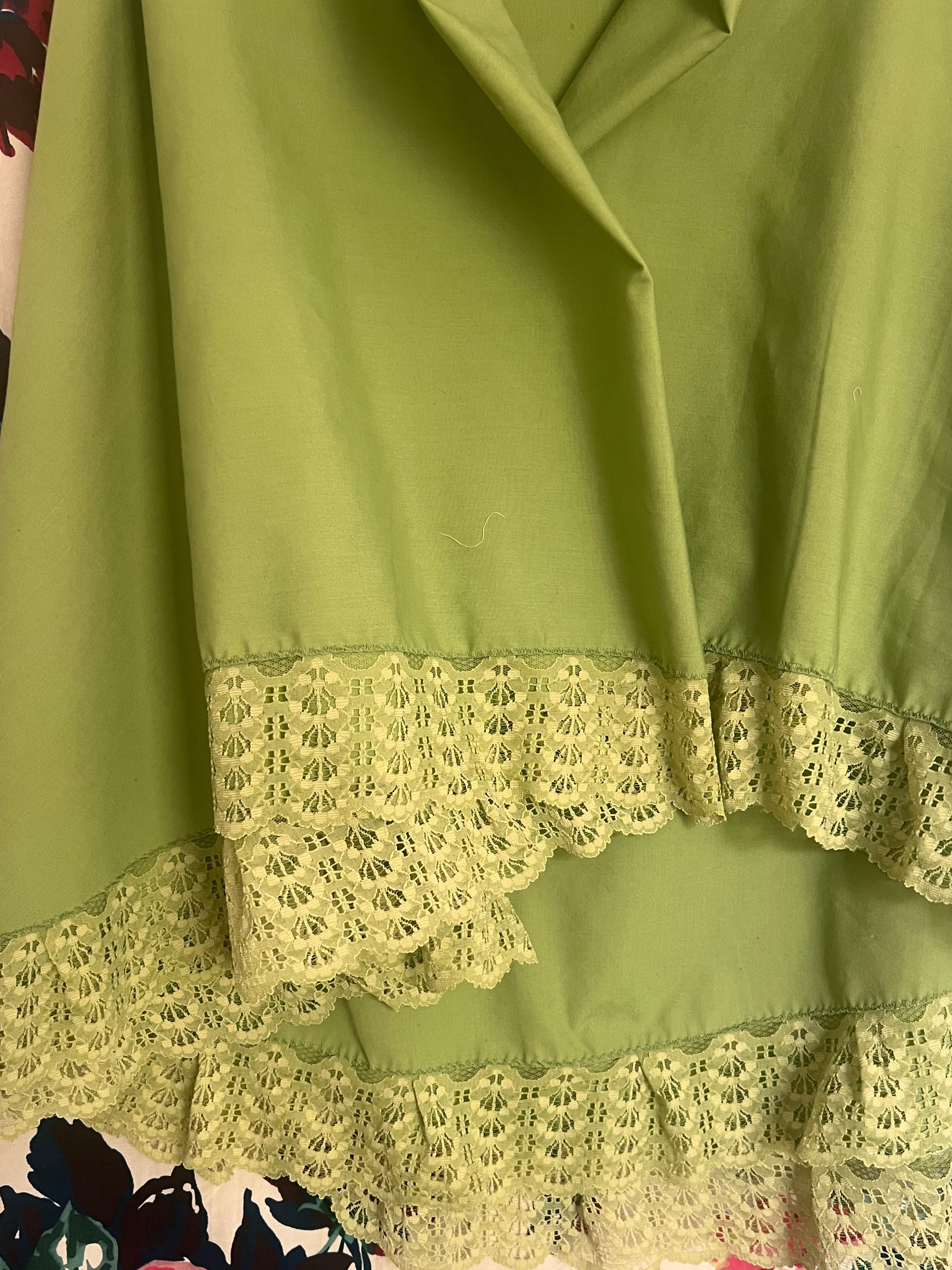 Vintage Avocado Green Oval Tablecloth Fabric for Upcycling